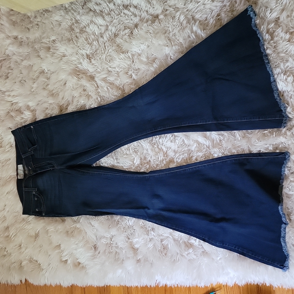 Flare leg jean